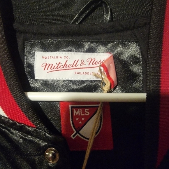 Men's Mitchell & Ness Atlanta United FC Special  Satin Full-Snap Size Large - Picture 4 of 6